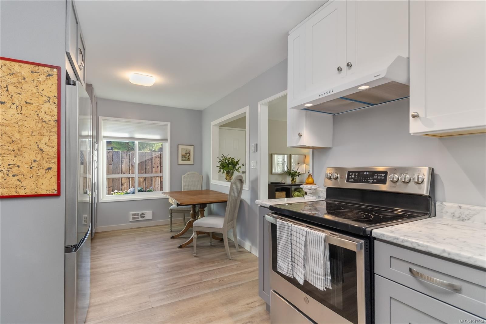 2-2034 Weiler Ave, Sidney, BC - Indoor Photo Showing Kitchen