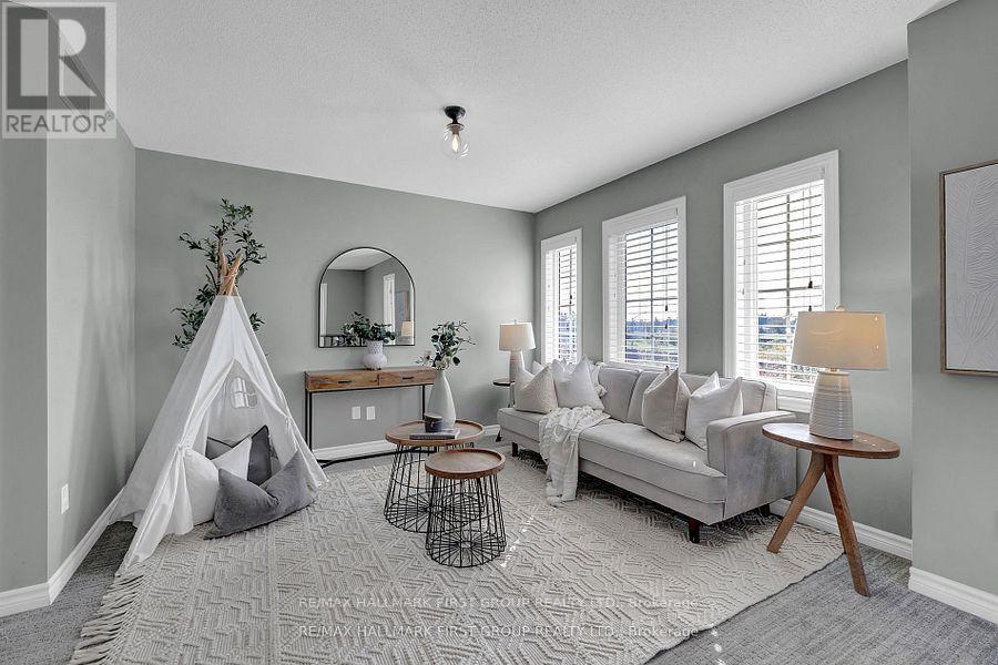 7 Primeau Crescent, Kawartha Lakes (Lindsay), ON - Indoor Photo Showing Living Room