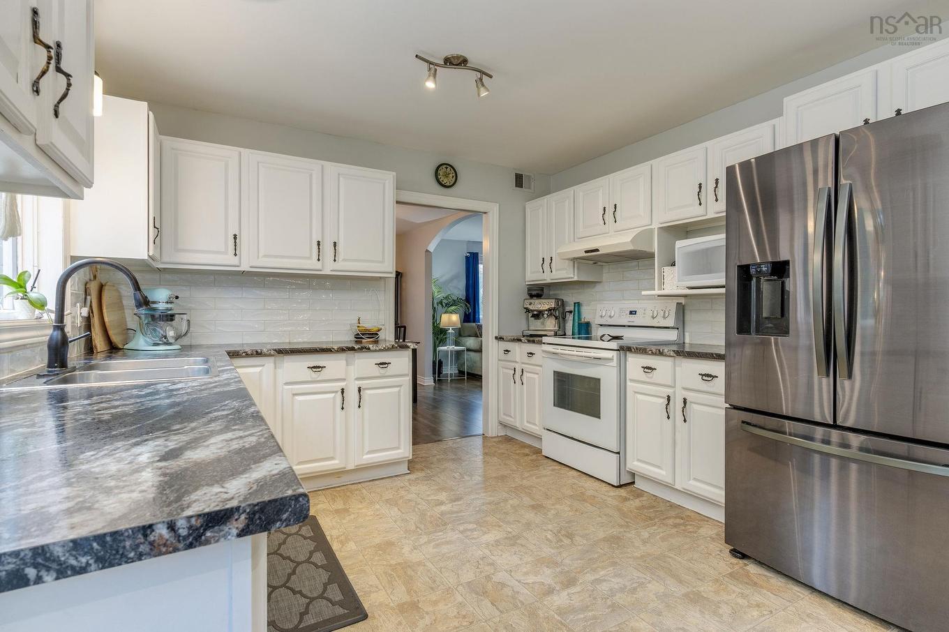 7 Lake Charles Drive, Dartmouth, NS