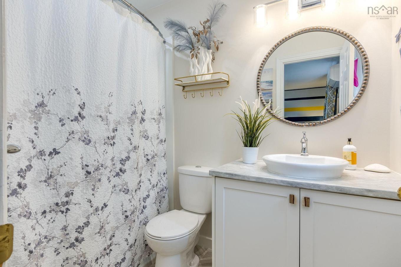 7 Lake Charles Drive, Dartmouth, NS