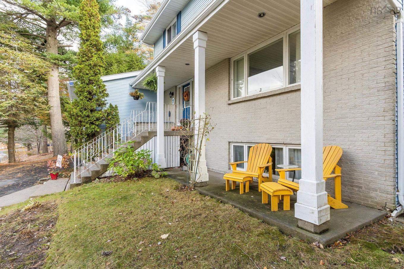7 Lake Charles Drive, Dartmouth, NS