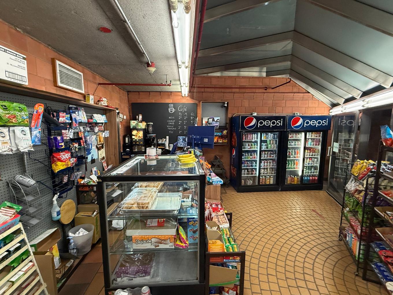 Commerce - 1490 Rue Du Collège, Montréal (Saint-Laurent), QC