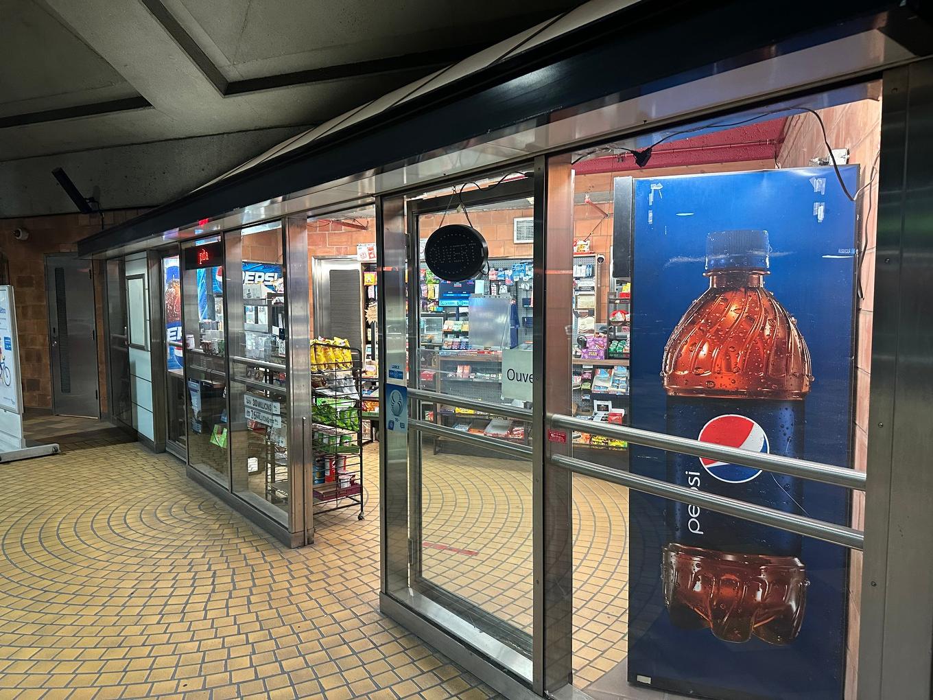 Commerce - 1490 Rue Du Collège, Montréal (Saint-Laurent), QC