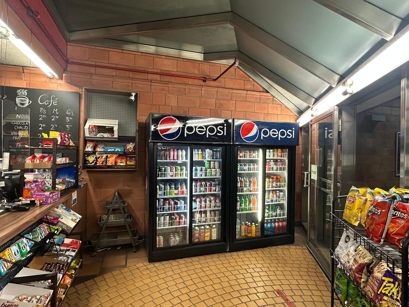 Commerce - 1490 Rue Du Collège, Montréal (Saint-Laurent), QC