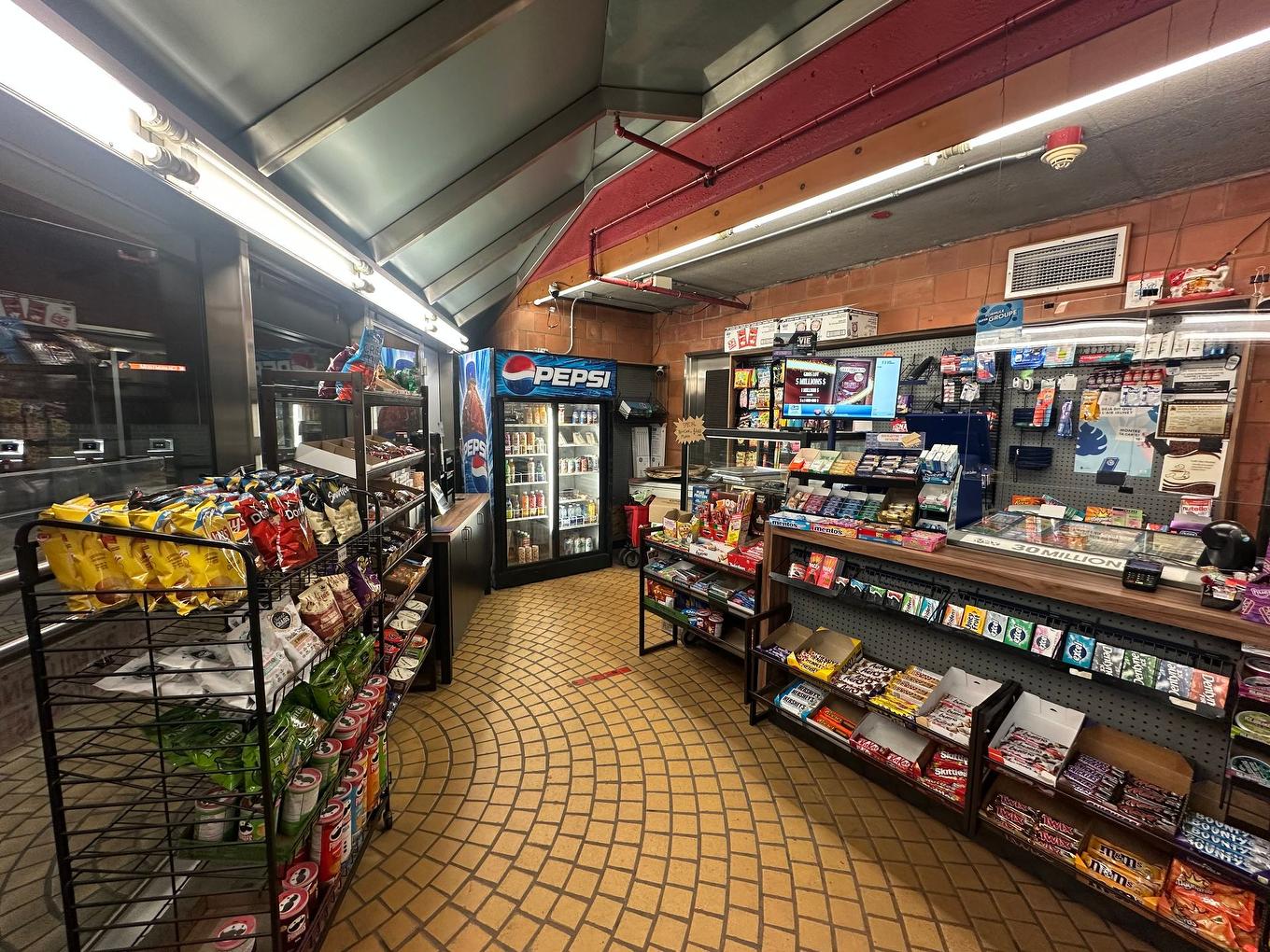 Commerce - 1490 Rue Du Collège, Montréal (Saint-Laurent), QC