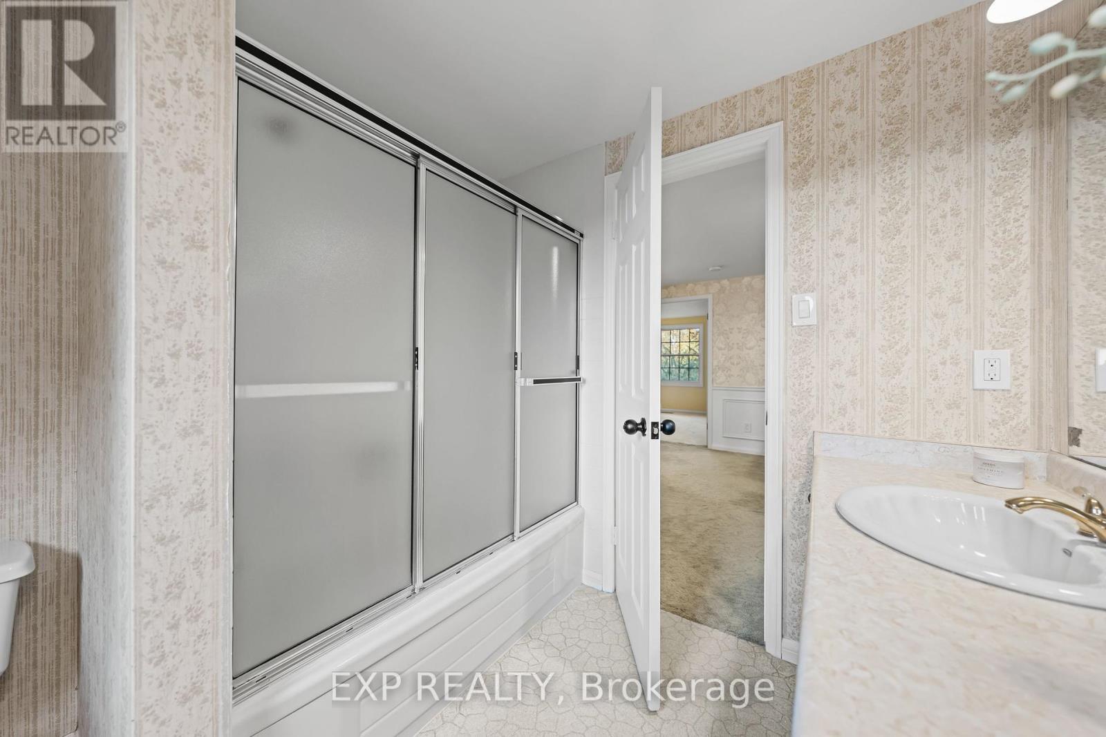 362 Pommel Gate Crescent, Waterloo, ON - Indoor Photo Showing Bathroom