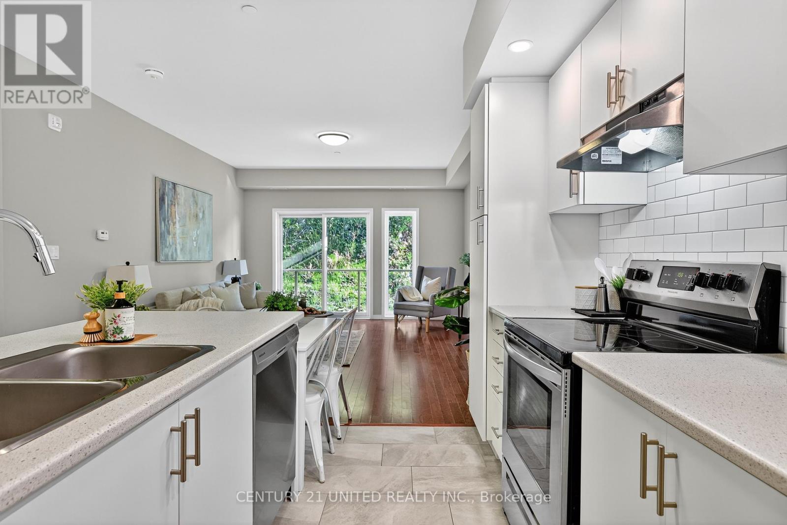 206 - 344 Florence Drive, Peterborough (Monaghan Ward 2), ON - Indoor Photo Showing Kitchen With Double Sink