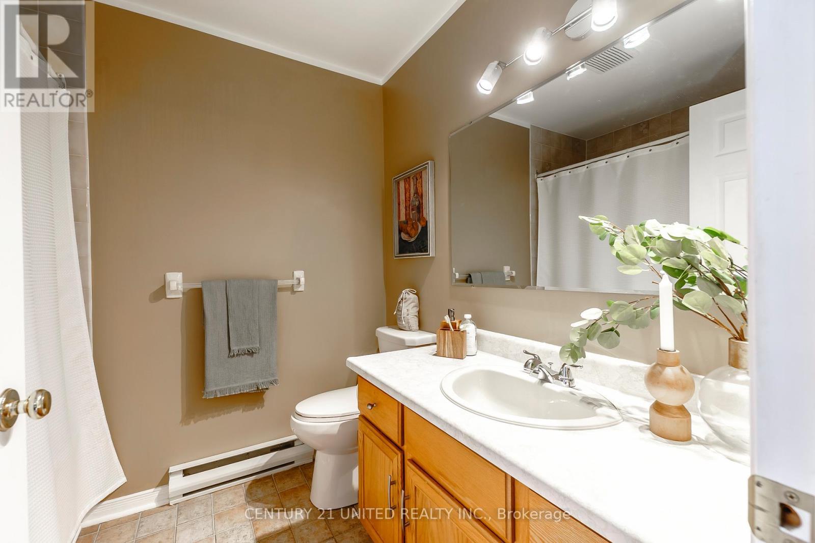 15 - 36 Champlain Crescent, Peterborough (Northcrest Ward 5), ON - Indoor Photo Showing Bathroom