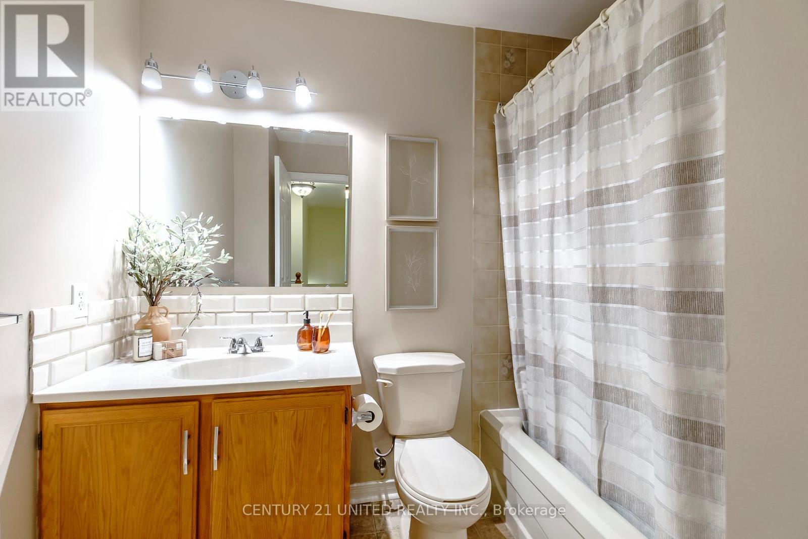 15 - 36 Champlain Crescent, Peterborough (Northcrest Ward 5), ON - Indoor Photo Showing Bathroom