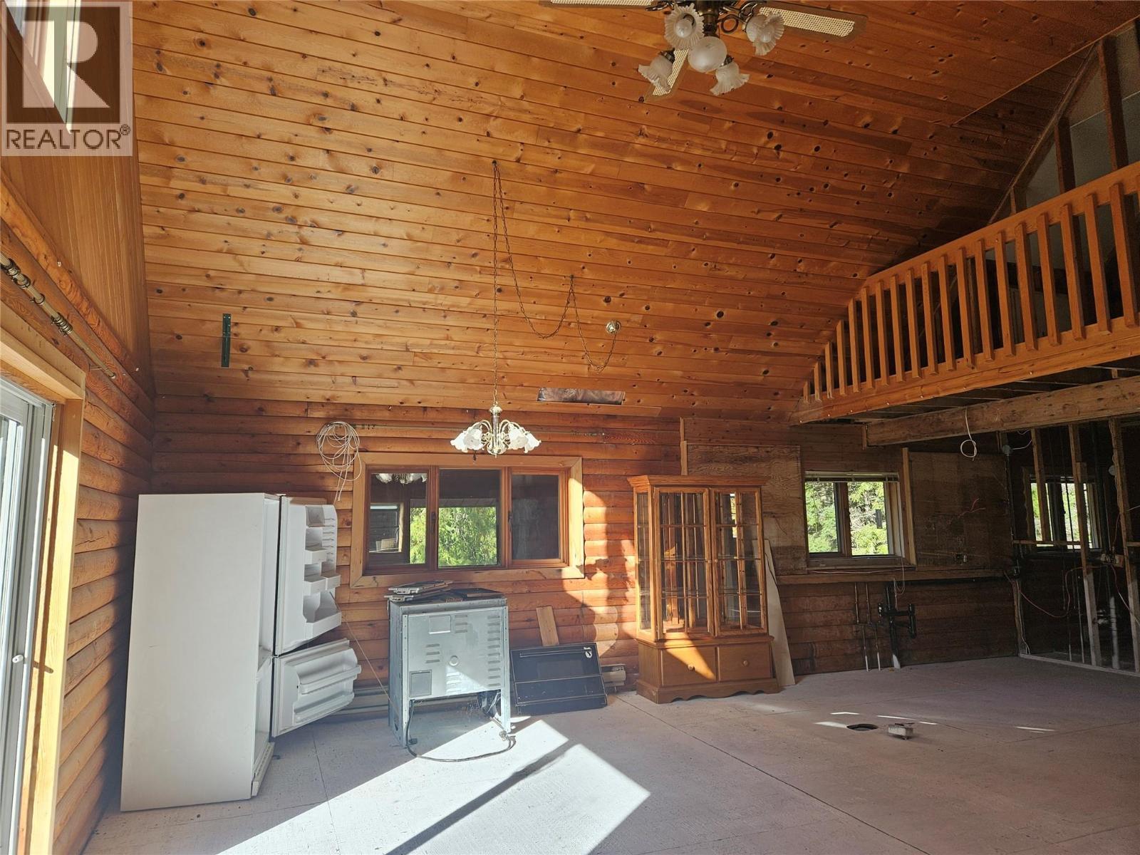 534 Willow Street, Fauquier, BC - Indoor Photo Showing Other Room