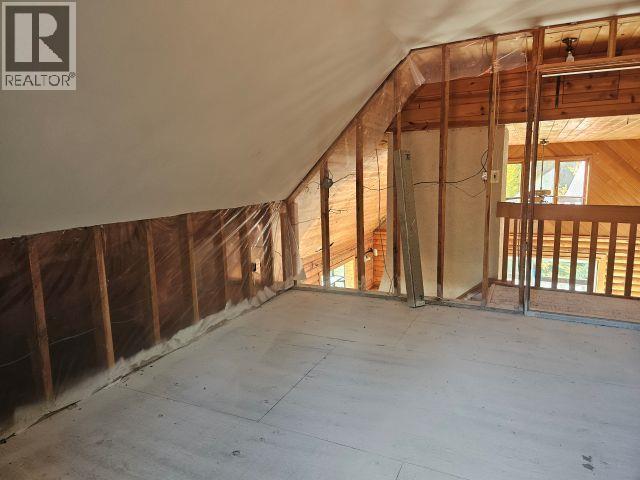 534 Willow Street, Fauquier, BC - Indoor Photo Showing Other Room