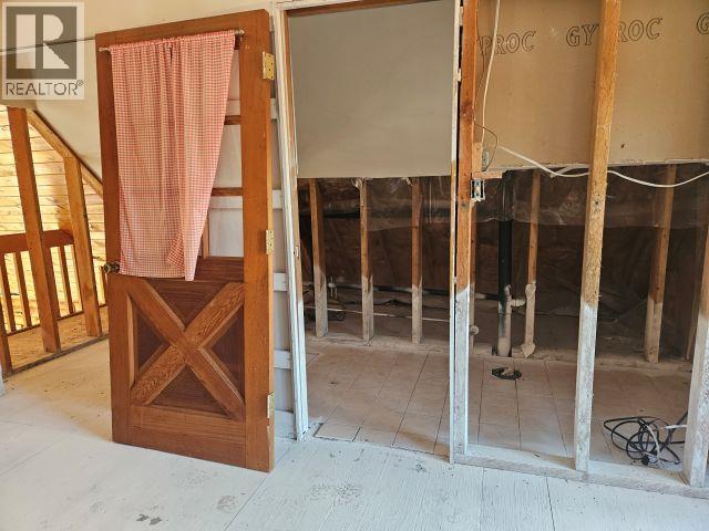 534 Willow Street, Fauquier, BC - Indoor Photo Showing Other Room