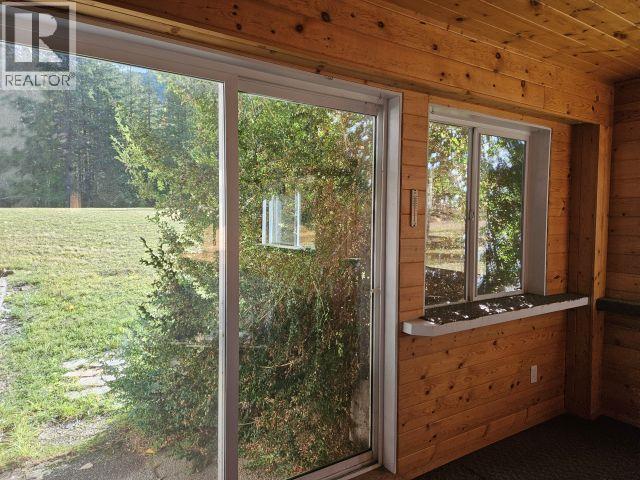 534 Willow Street, Fauquier, BC - Photo Showing Other Room