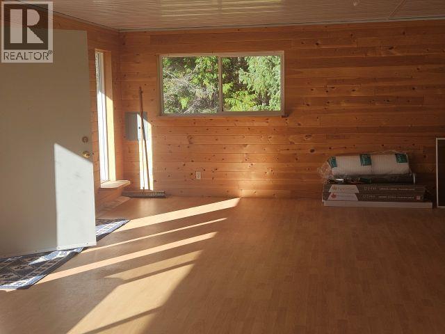 534 Willow Street, Fauquier, BC - Indoor Photo Showing Other Room