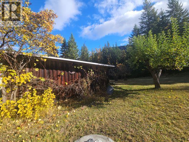 534 Willow Street, Fauquier, BC - Outdoor