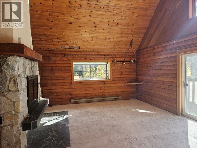 534 Willow Street, Fauquier, BC - Indoor Photo Showing Other Room