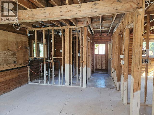 534 Willow Street, Fauquier, BC - Indoor