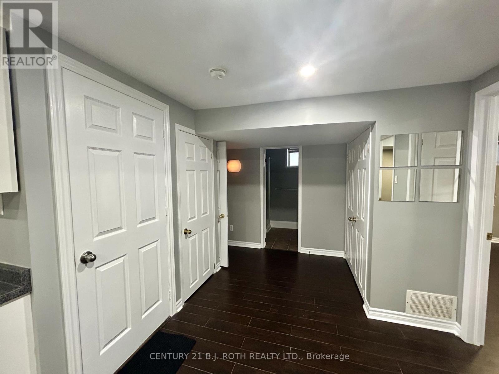 Spacious entryway with ample storage! - Lower - 140 Monique Crescent, Barrie, ON - Indoor Photo Showing Other Room