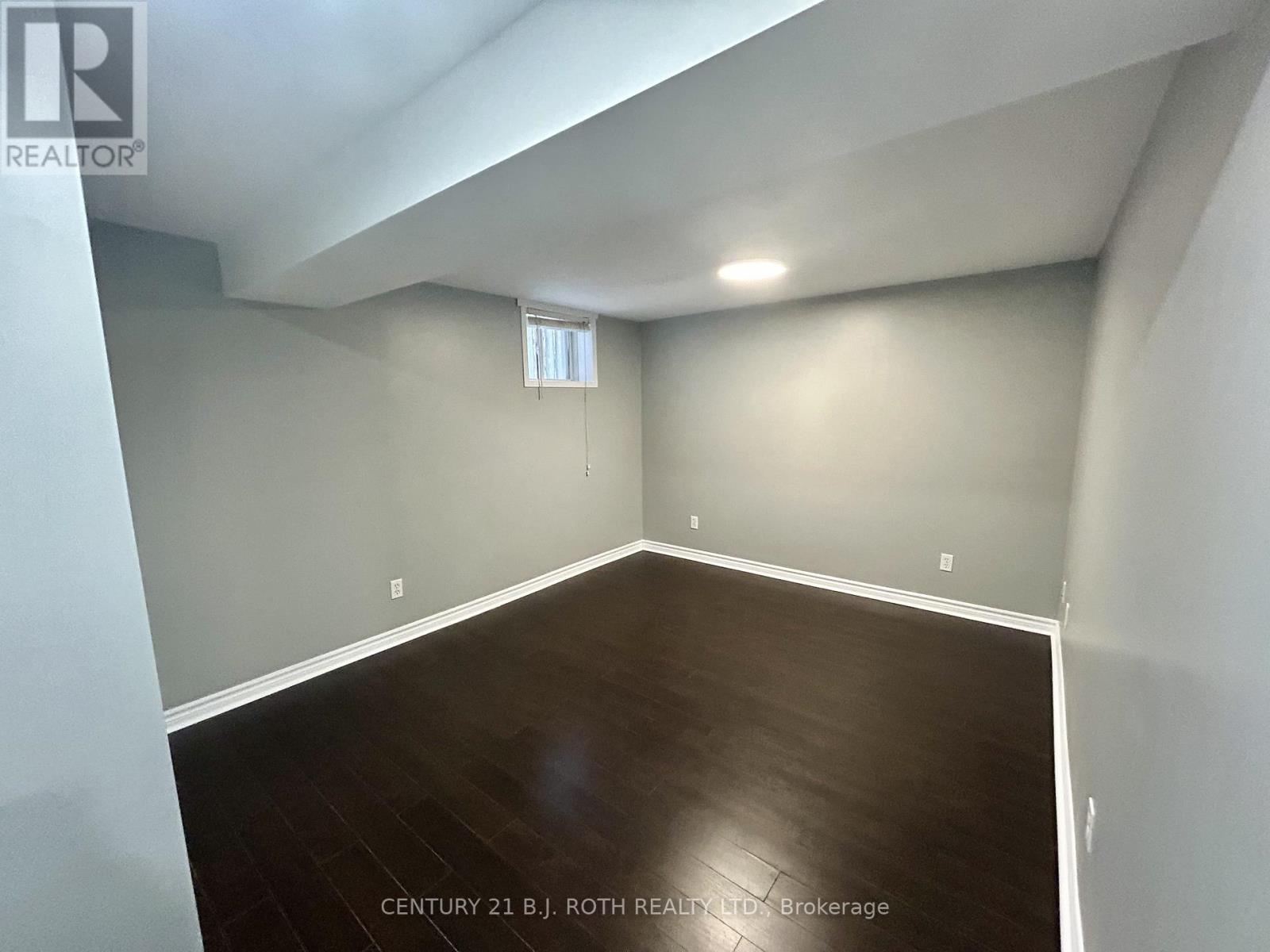1st large bedroom - Lower - 140 Monique Crescent, Barrie, ON - Indoor