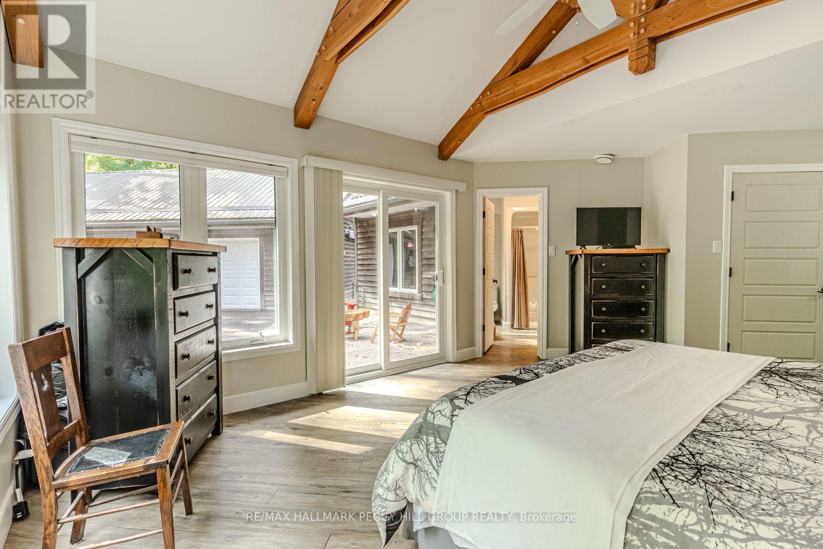 284 Lake Dalrymple Road, Kawartha Lakes, ON - Indoor Photo Showing Bedroom