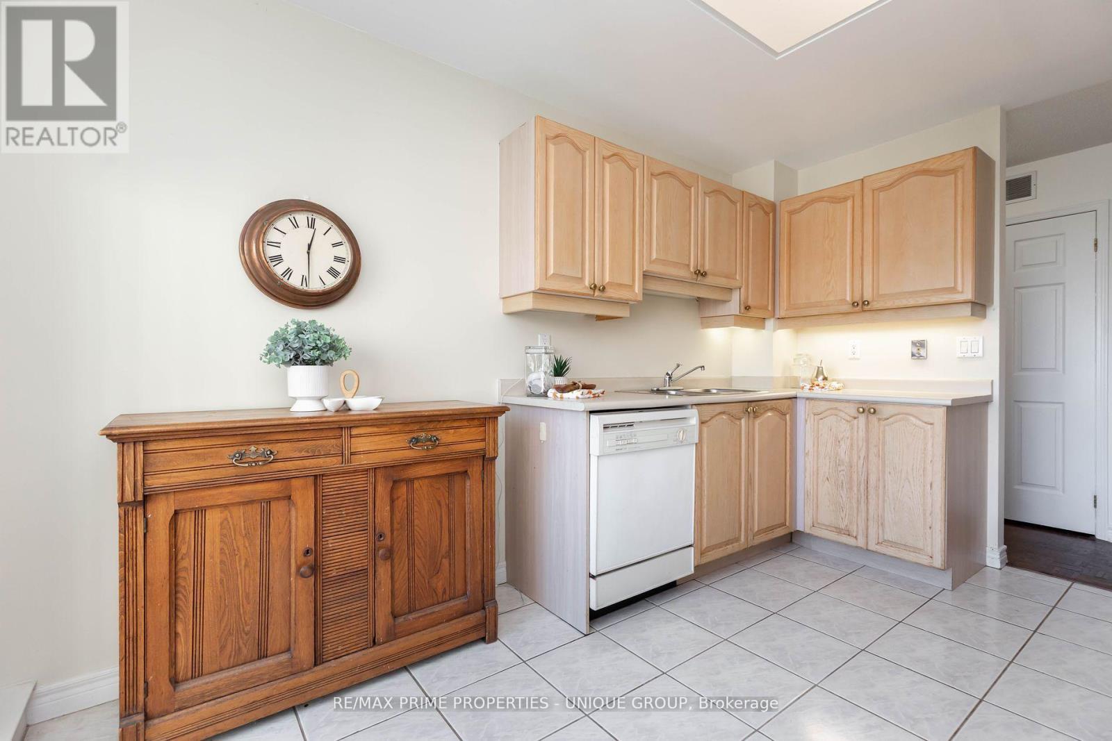 808 - 18 Concorde Place, Toronto, ON - Indoor