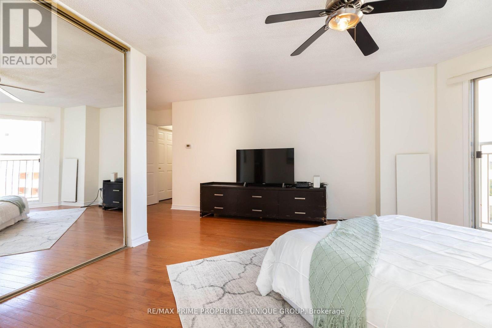 808 - 18 Concorde Place, Toronto, ON - Indoor Photo Showing Bedroom