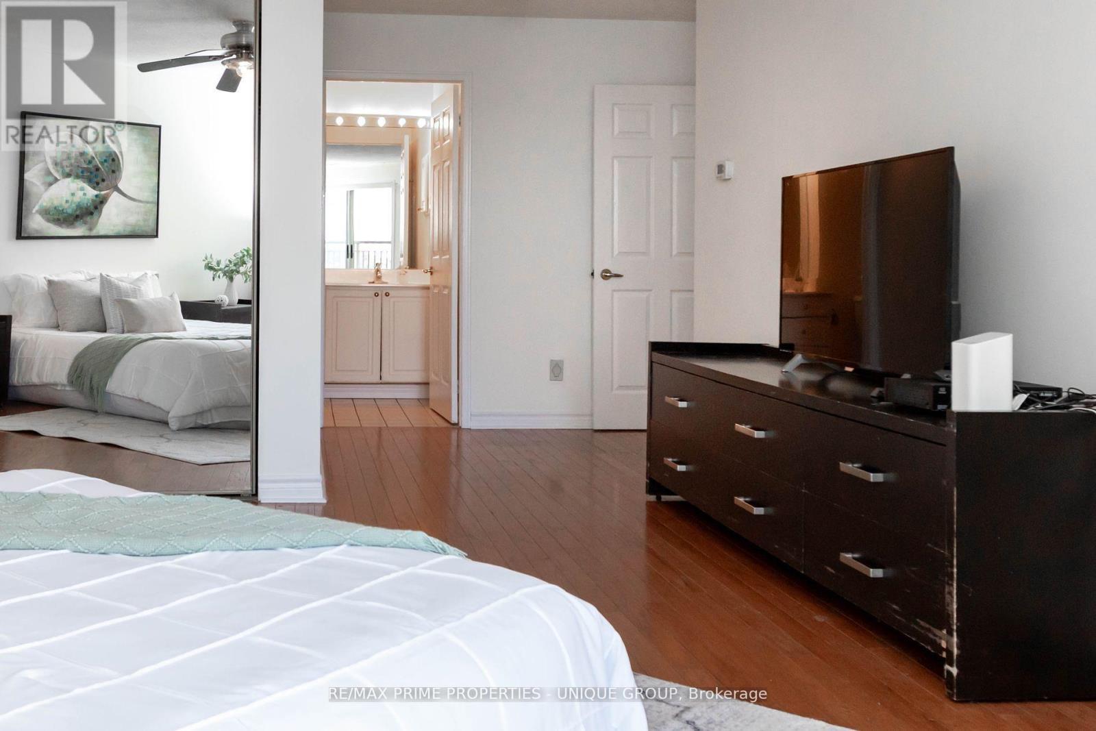 808 - 18 Concorde Place, Toronto, ON - Indoor Photo Showing Bedroom