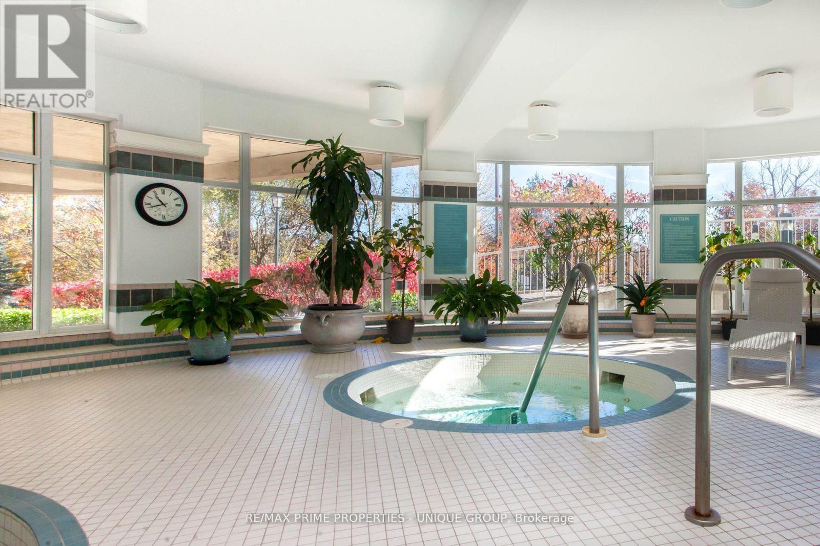 808 - 18 Concorde Place, Toronto, ON -