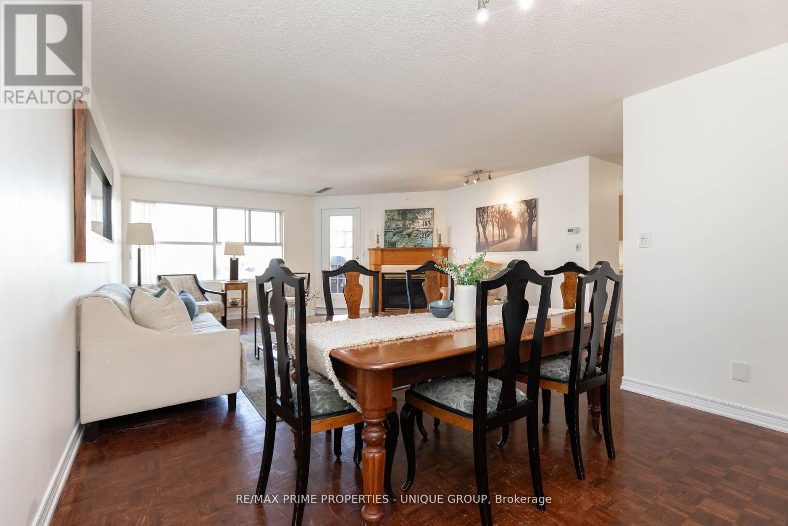 808 - 18 Concorde Place, Toronto, ON - Indoor Photo Showing Dining Room