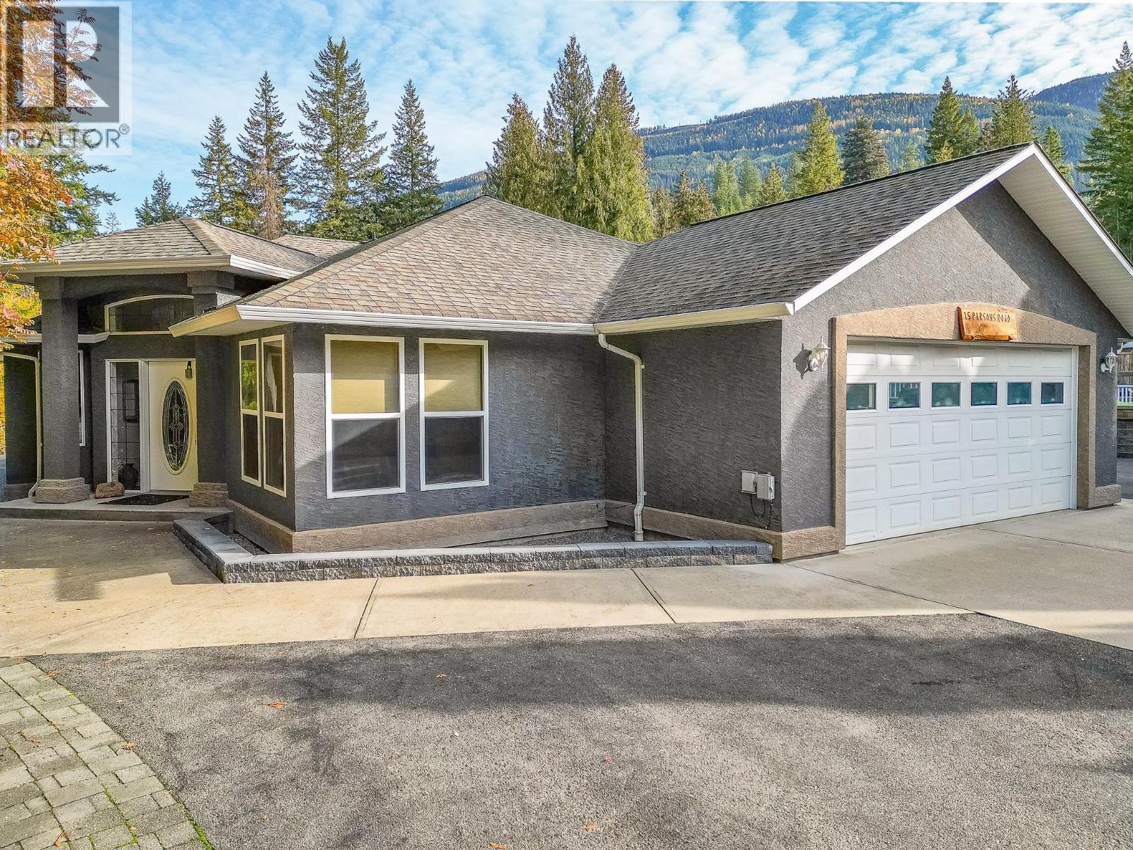 15 Parsons Road, Mara, BC - Outdoor