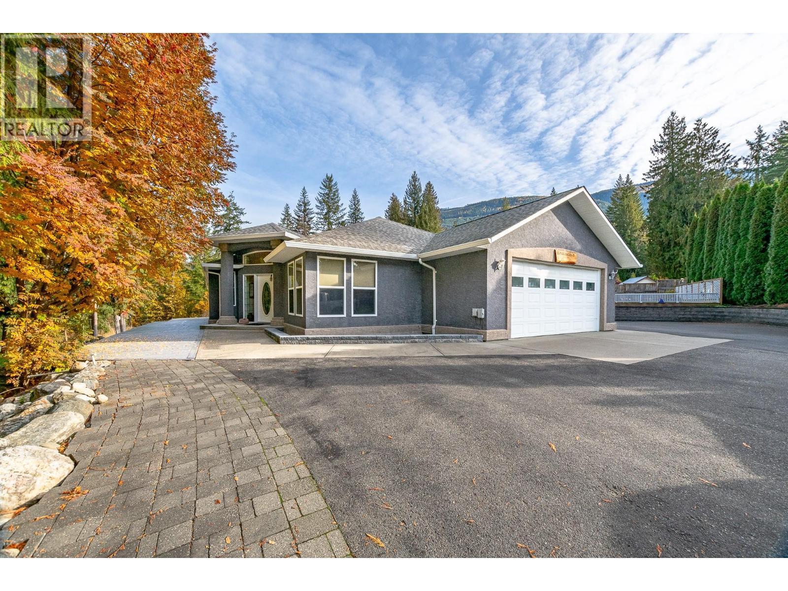 15 Parsons Road, Mara, BC - Outdoor