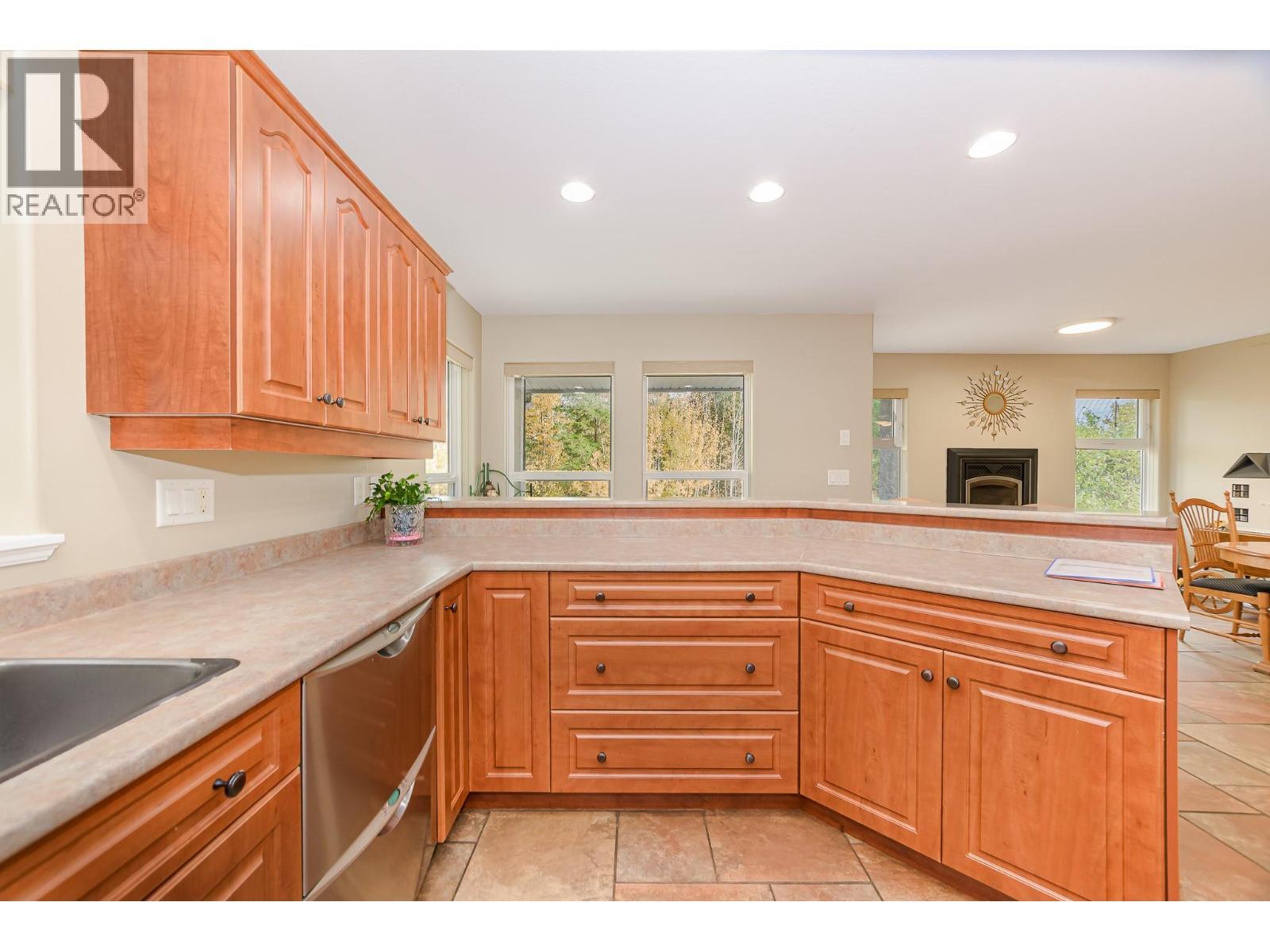 15 Parsons Road, Mara, BC - Indoor Photo Showing Kitchen