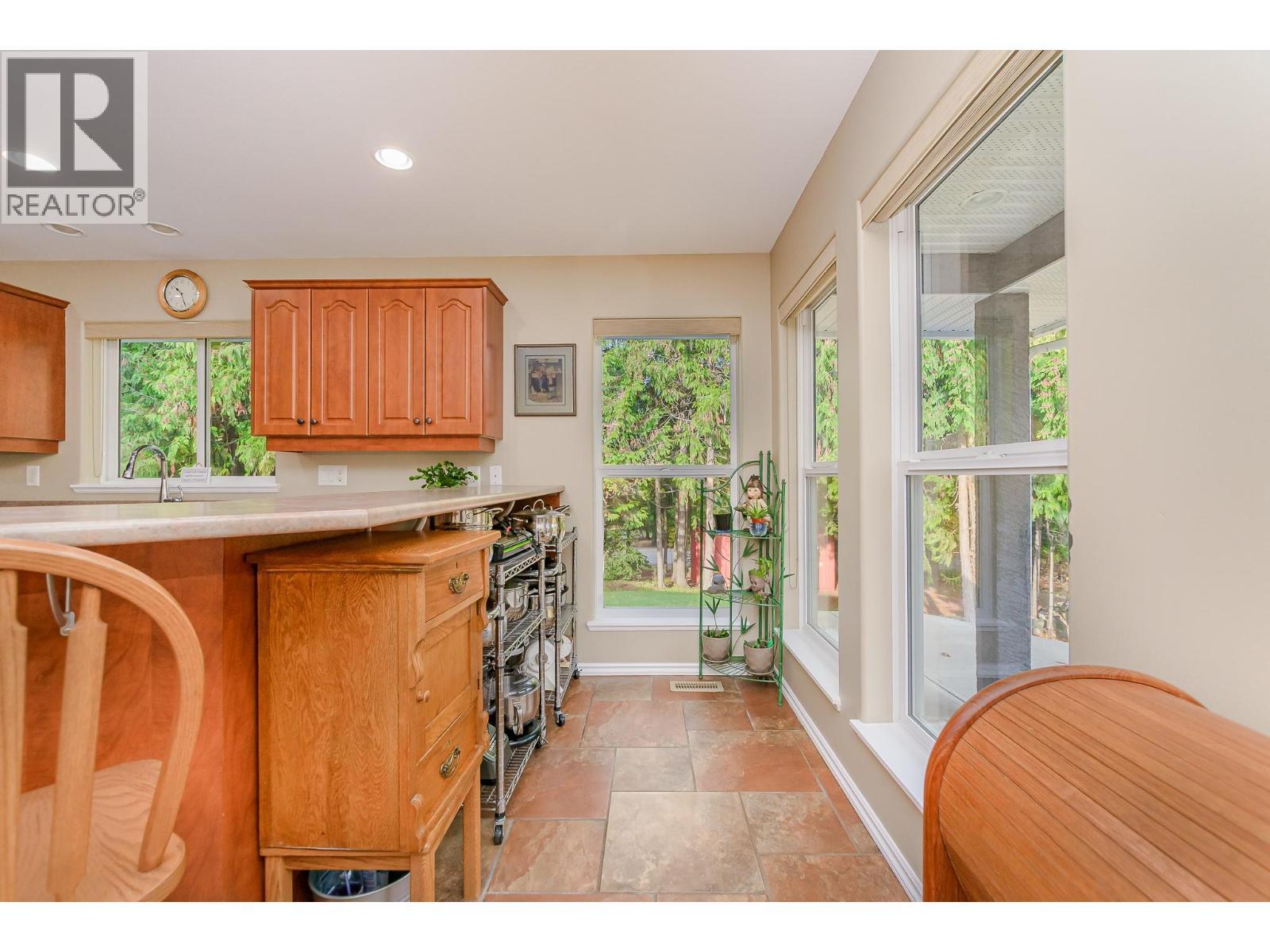 15 Parsons Road, Mara, BC - Indoor Photo Showing Kitchen
