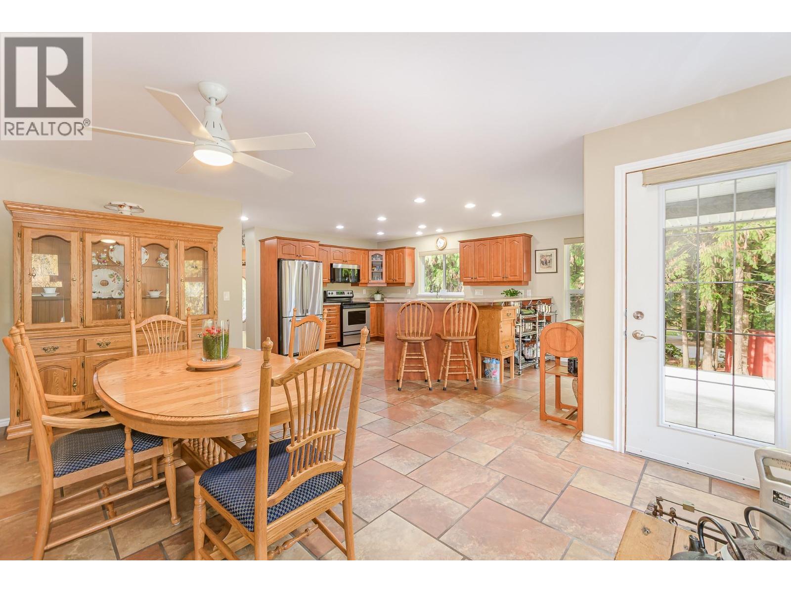 15 Parsons Road, Mara, BC - Indoor Photo Showing Dining Room