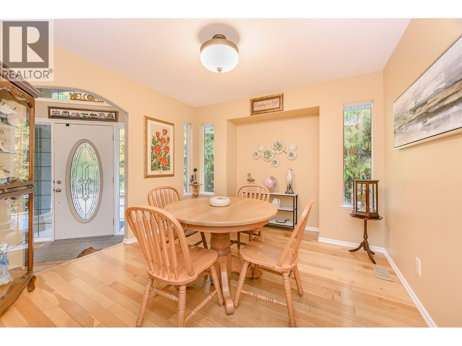 15 Parsons Road, Mara, BC - Indoor Photo Showing Dining Room