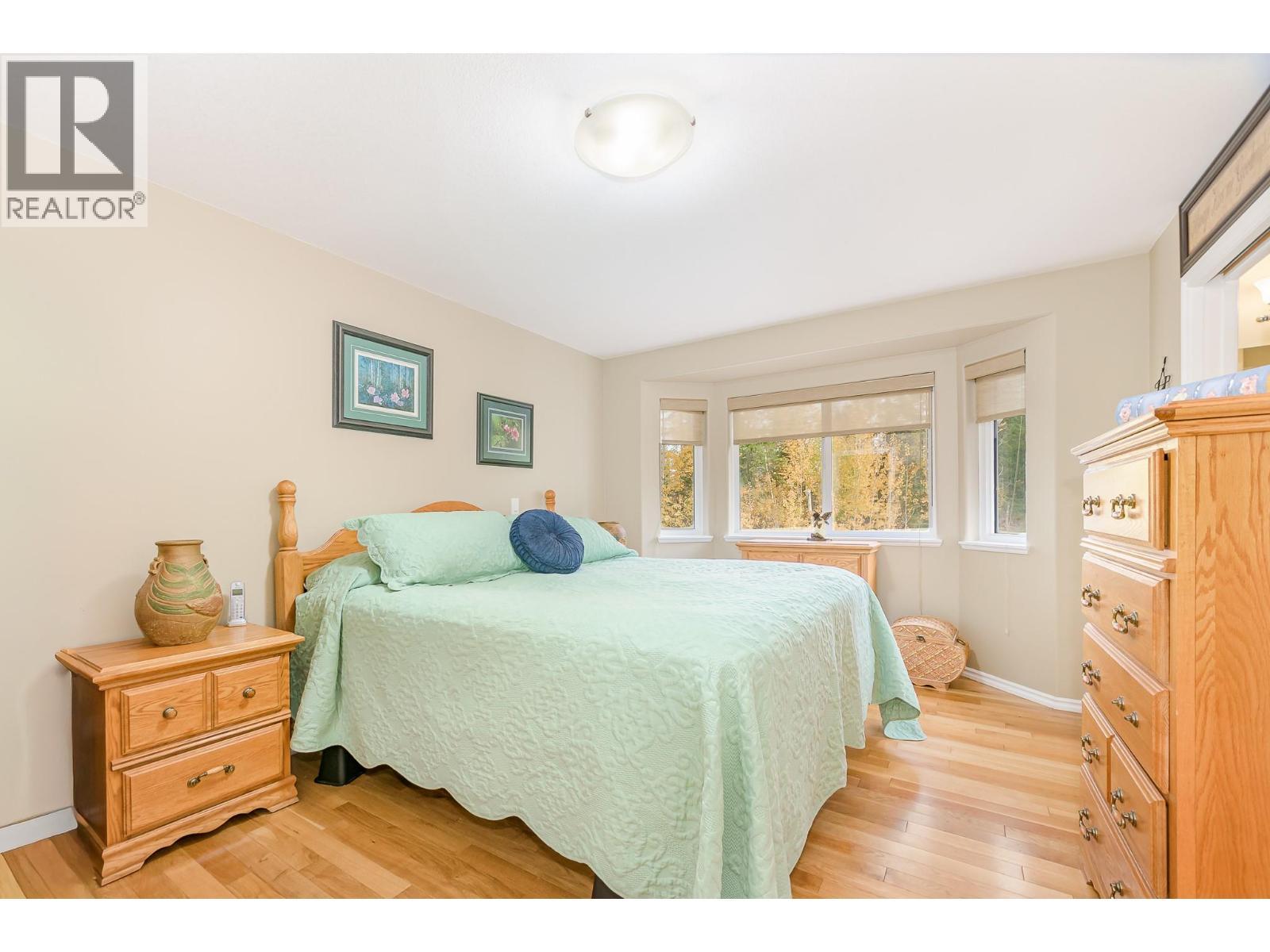 15 Parsons Road, Mara, BC - Indoor Photo Showing Bedroom