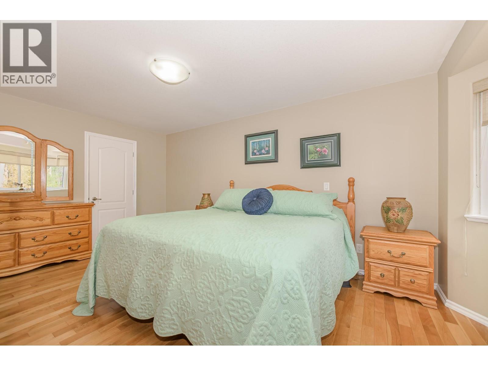 15 Parsons Road, Mara, BC - Indoor Photo Showing Bedroom