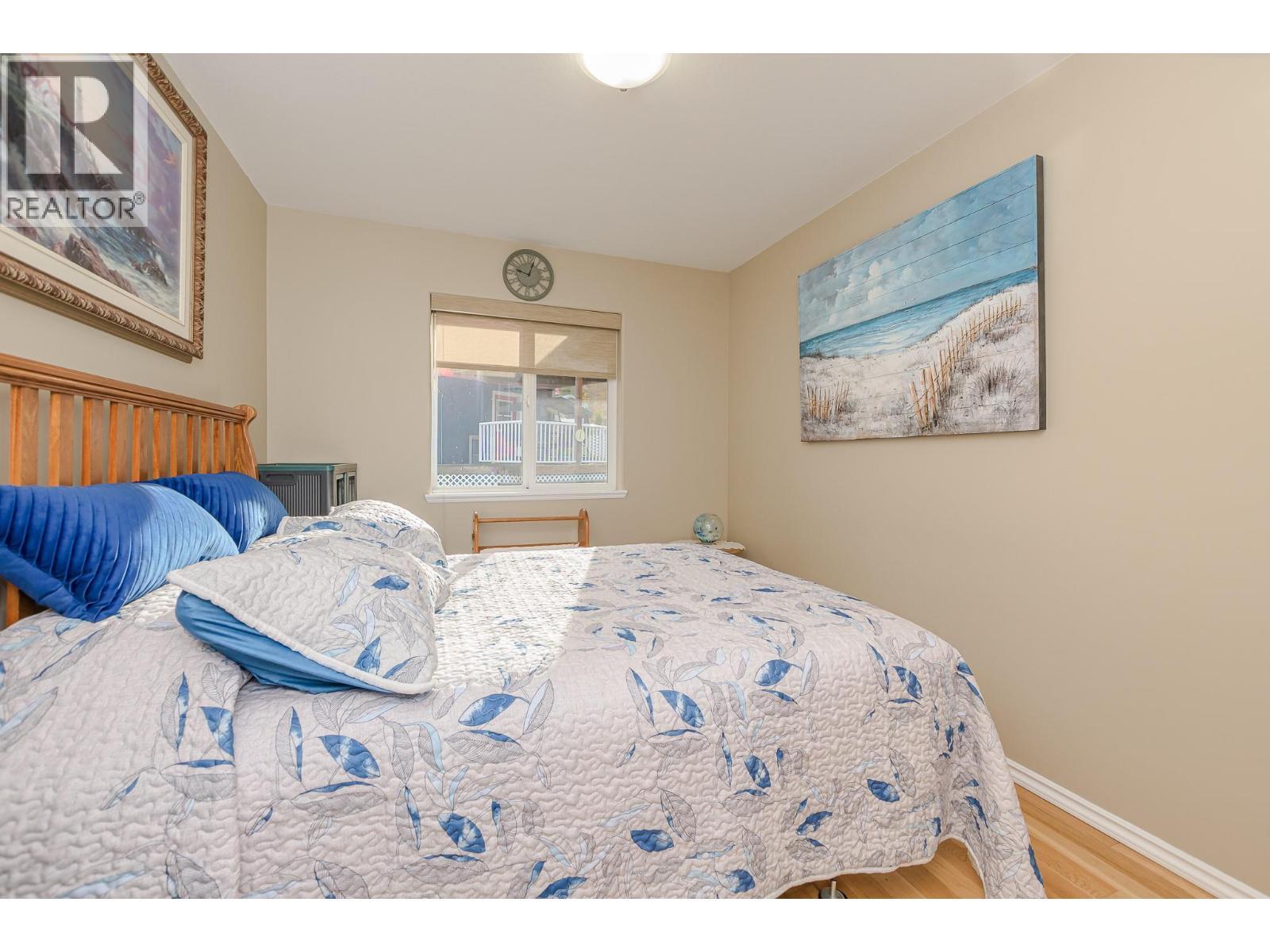 15 Parsons Road, Mara, BC - Indoor Photo Showing Bedroom