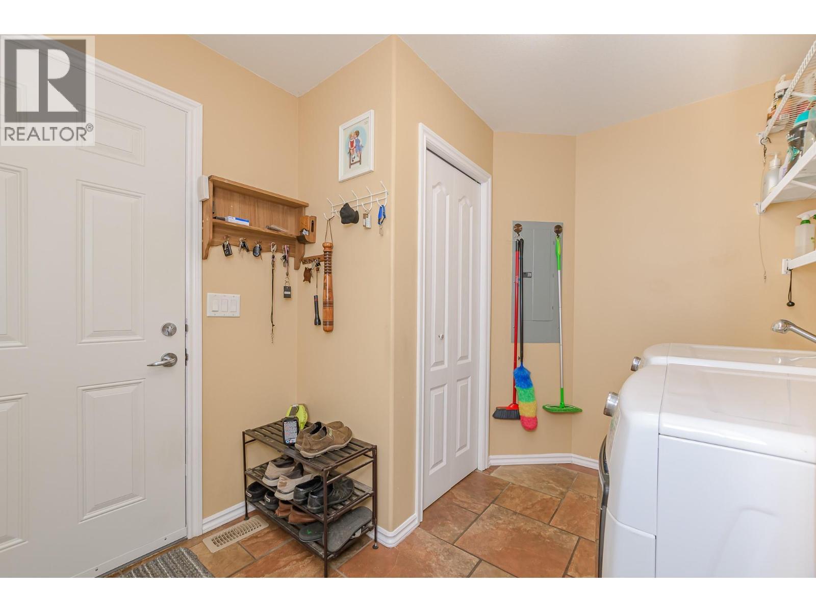 15 Parsons Road, Mara, BC - Indoor Photo Showing Laundry Room