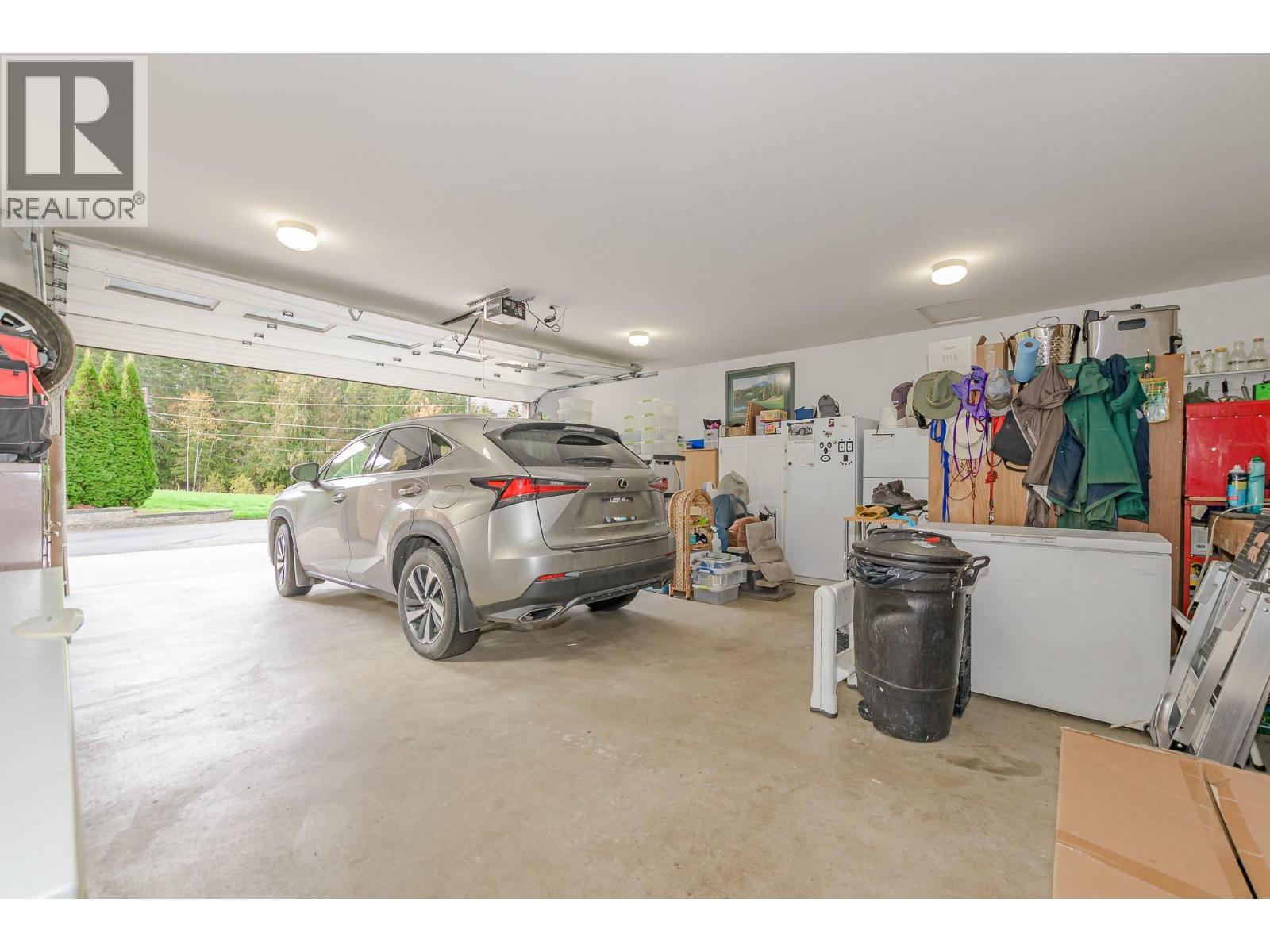 15 Parsons Road, Mara, BC - Indoor Photo Showing Laundry Room