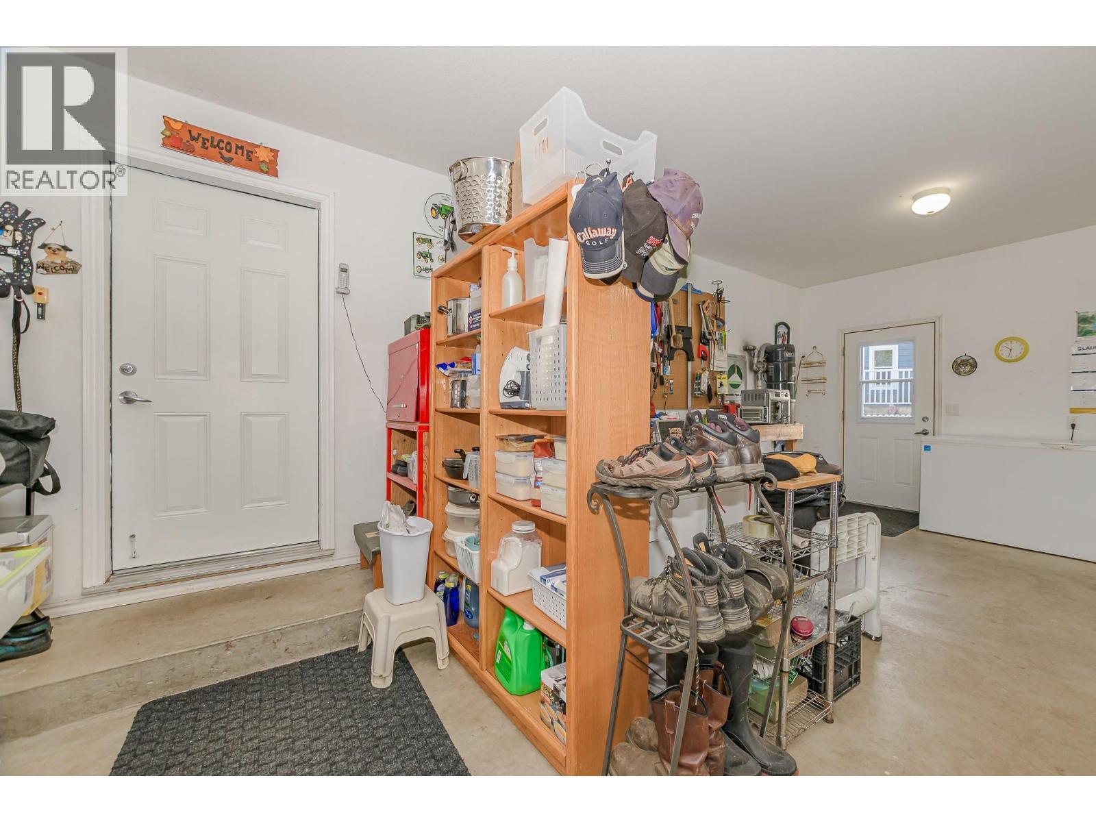 15 Parsons Road, Mara, BC - Indoor Photo Showing Other Room