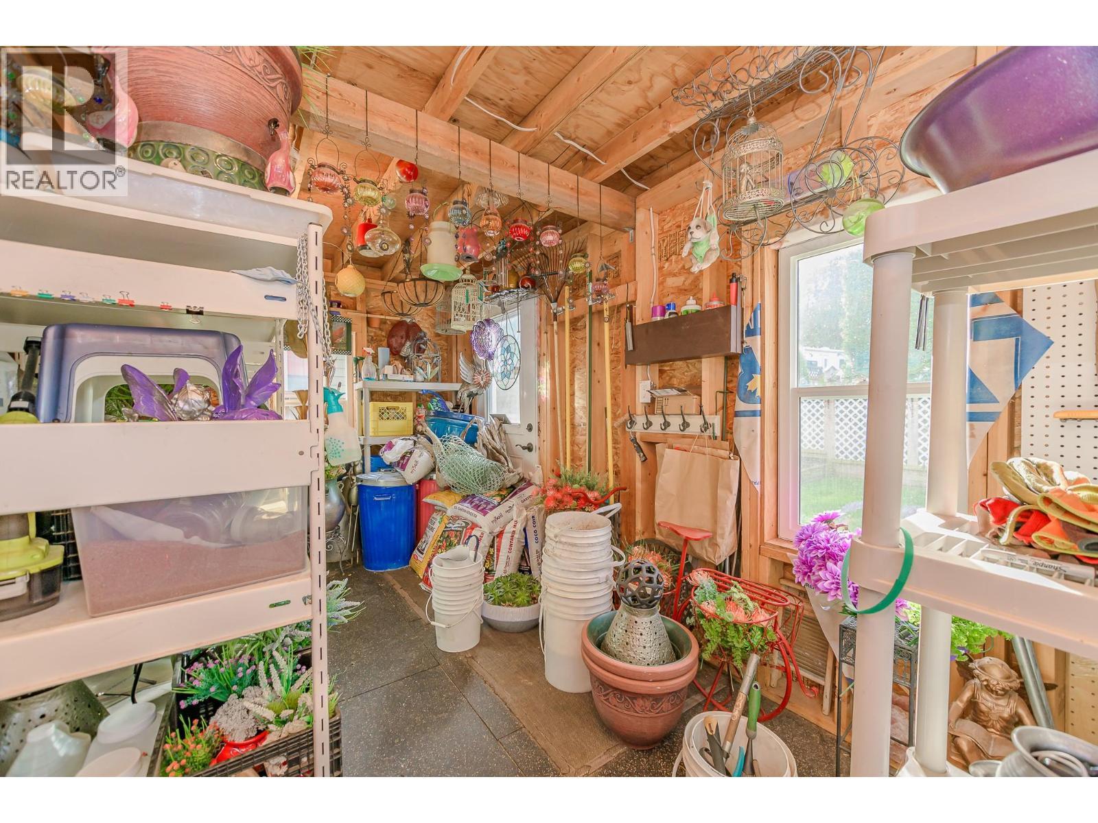 15 Parsons Road, Mara, BC - Indoor Photo Showing Other Room