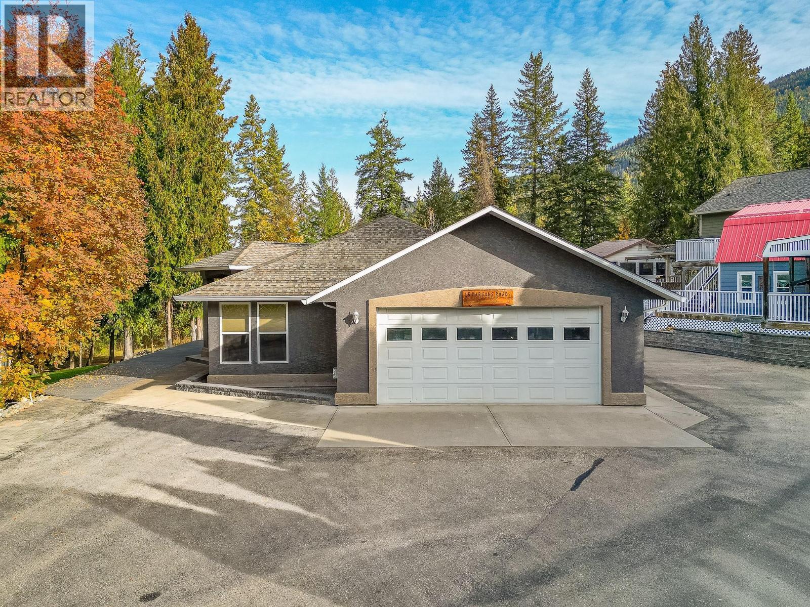 15 Parsons Road, Mara, BC - Outdoor