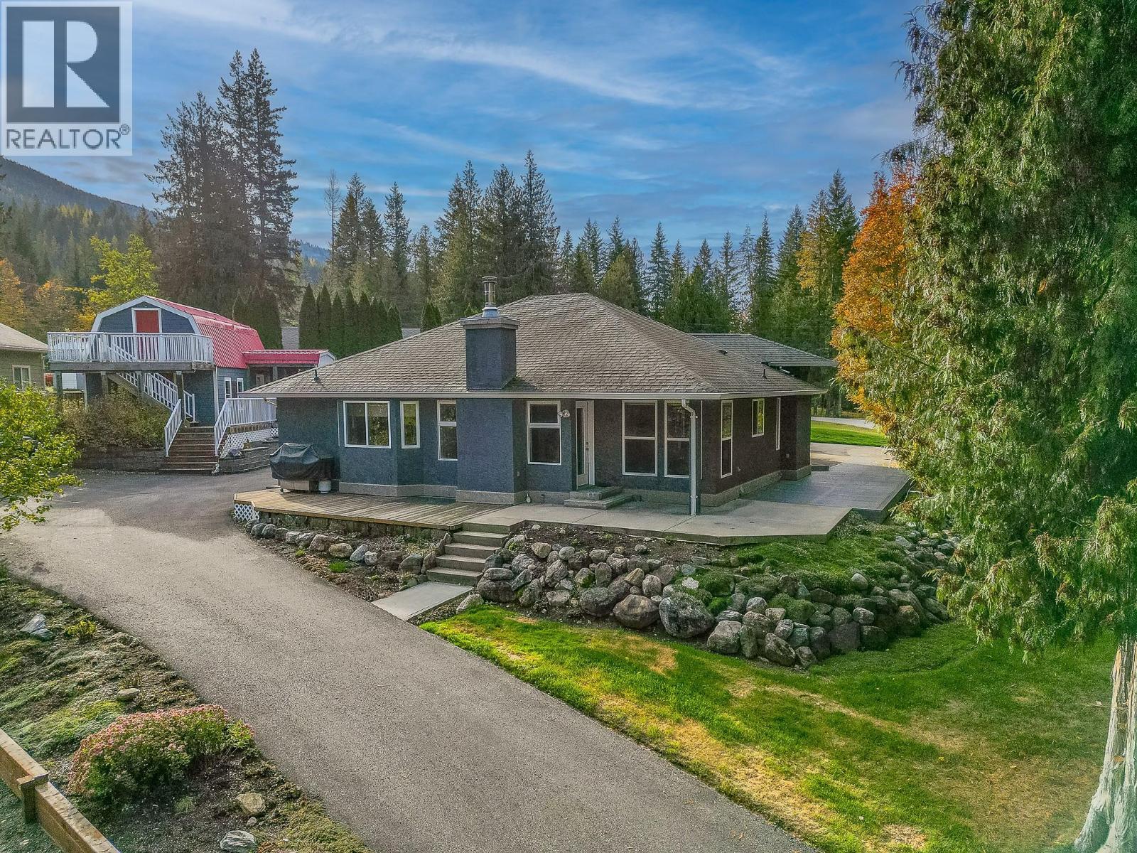 15 Parsons Road, Mara, BC - Outdoor