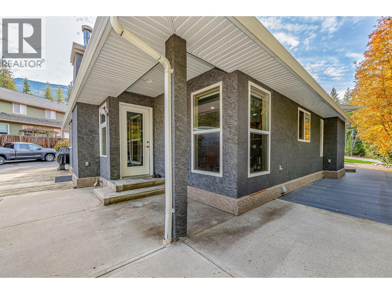 15 Parsons Road, Mara, BC - Outdoor