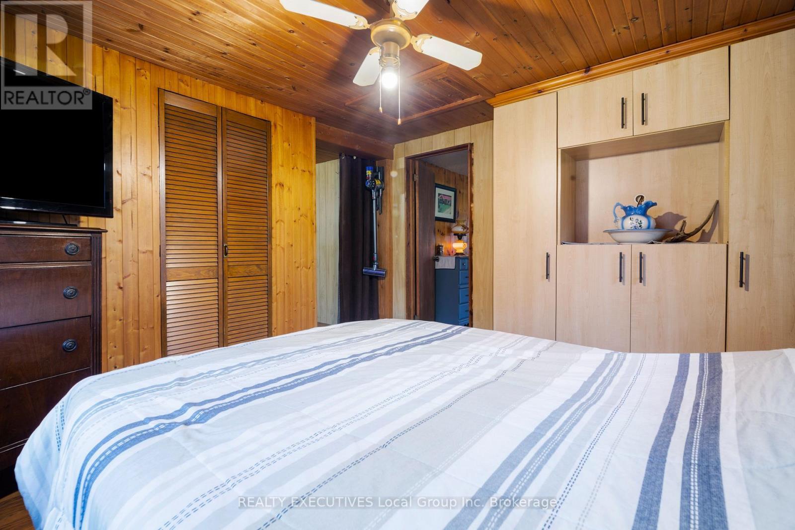 3370 Chiswick Line, Chisholm, ON - Indoor Photo Showing Bedroom
