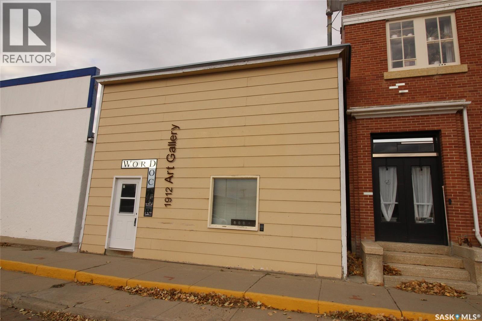 104 Maple Avenue S, Eastend, SK