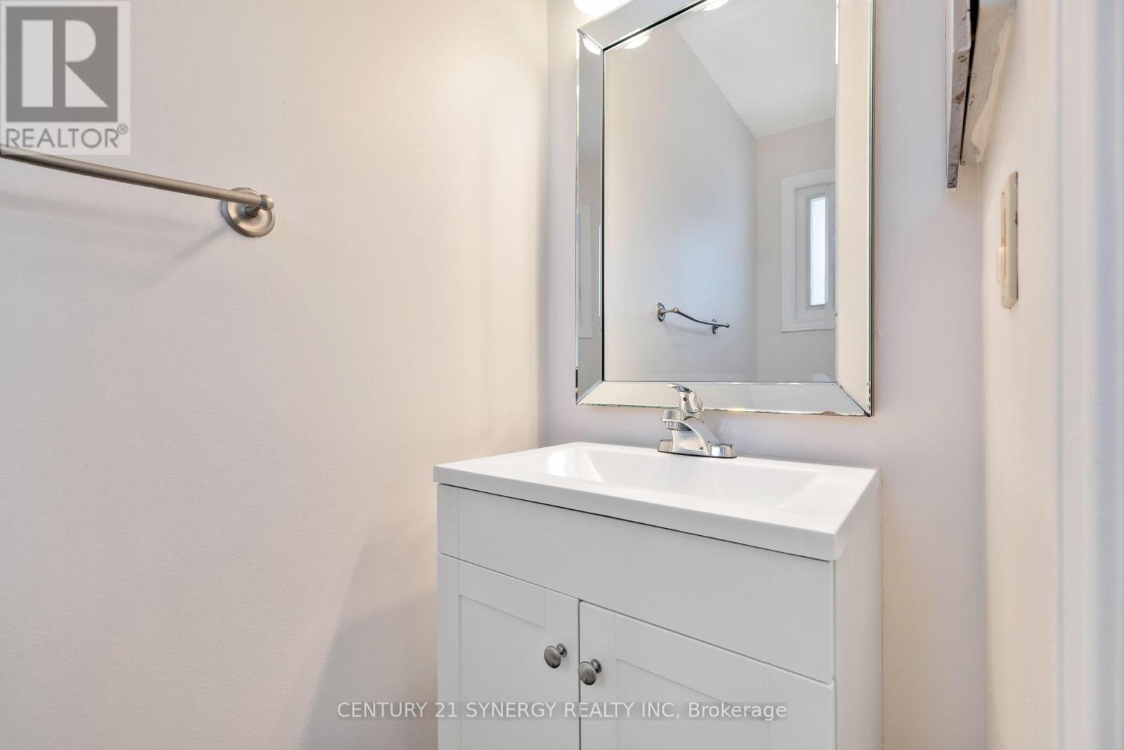 861 Karsh Drive, Ottawa, ON - Indoor Photo Showing Bathroom