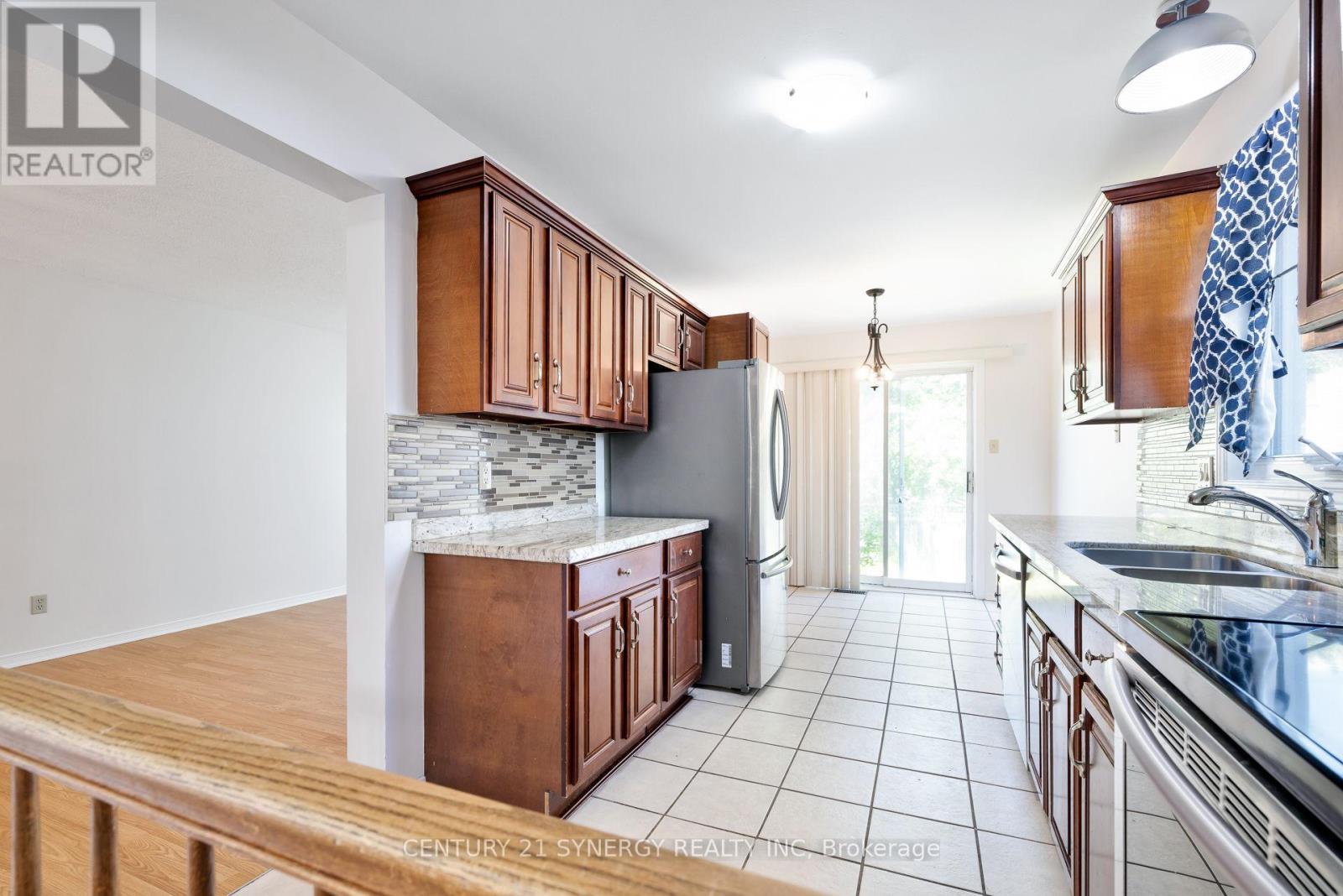 861 Karsh Drive, Ottawa, ON - Indoor Photo Showing Kitchen With Double Sink