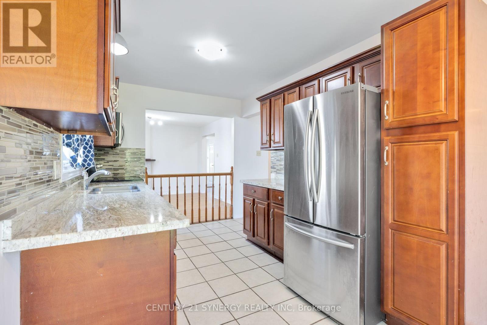 861 Karsh Drive, Ottawa, ON - Indoor Photo Showing Kitchen With Double Sink